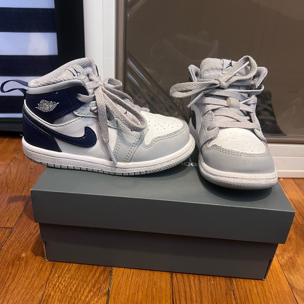 Size 8c toddler shoe